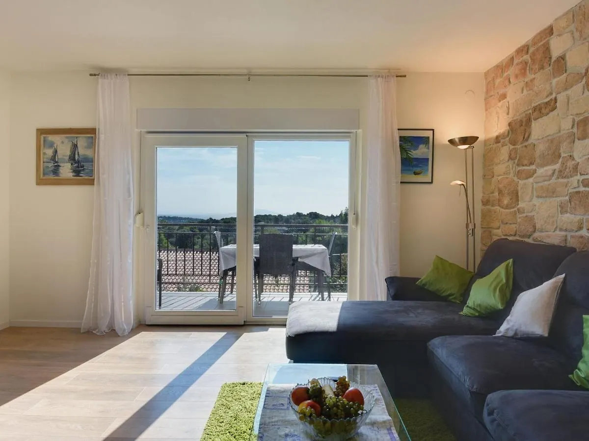 Apartment With Balcony And Sea View Póla