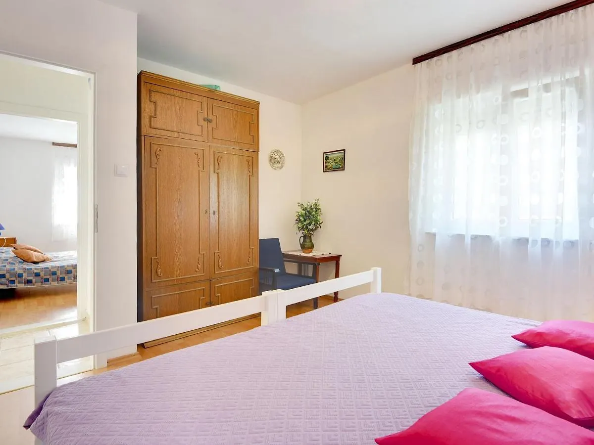 Apartment With Balcony And Sea View Pula Croatia