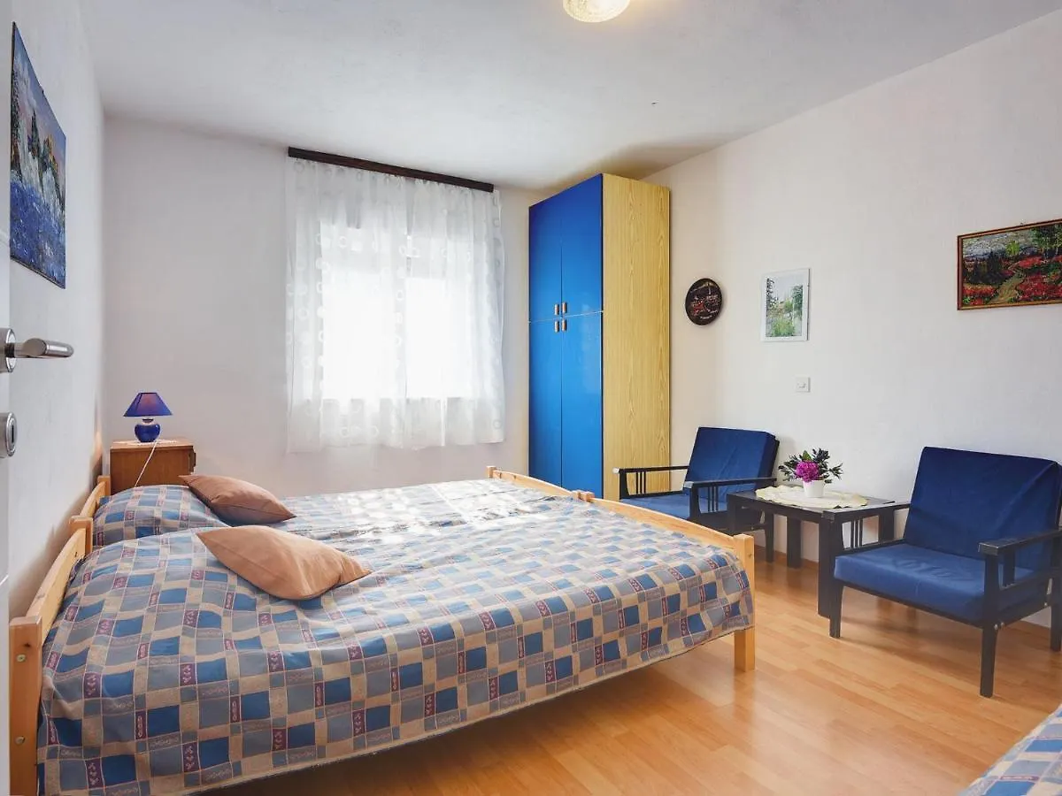 Apartment With Balcony And Sea View Pula